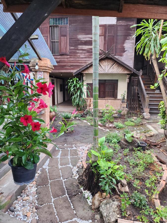 Хостел Cozy Nest Cnx Чіангмай Екстер'єр фото